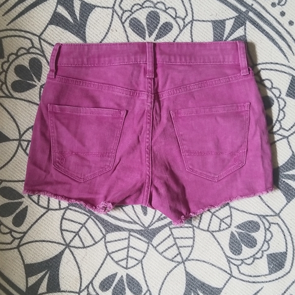 Size 5 Decree Distressed Pink Jean Shorts - Picture 2 of 4